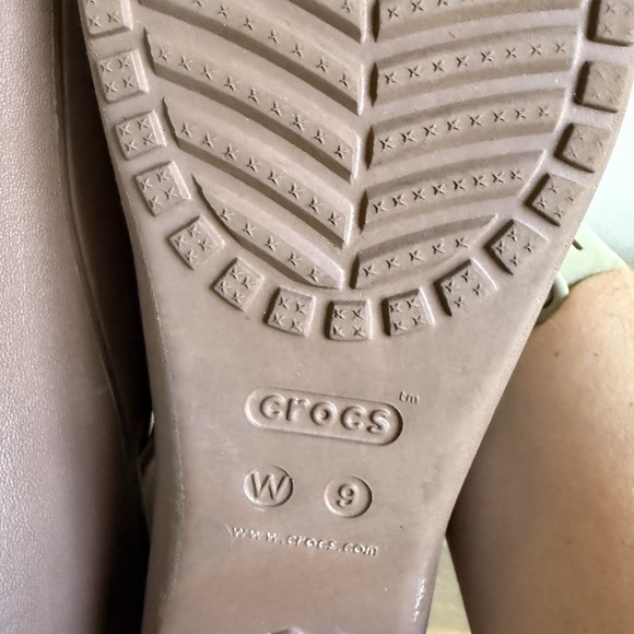 Crocs Women's 9 Brown Mabyn‎ Slingback Peep Toe Mini Wedge Comfort Sandals Shoes - Picture 9 of 9